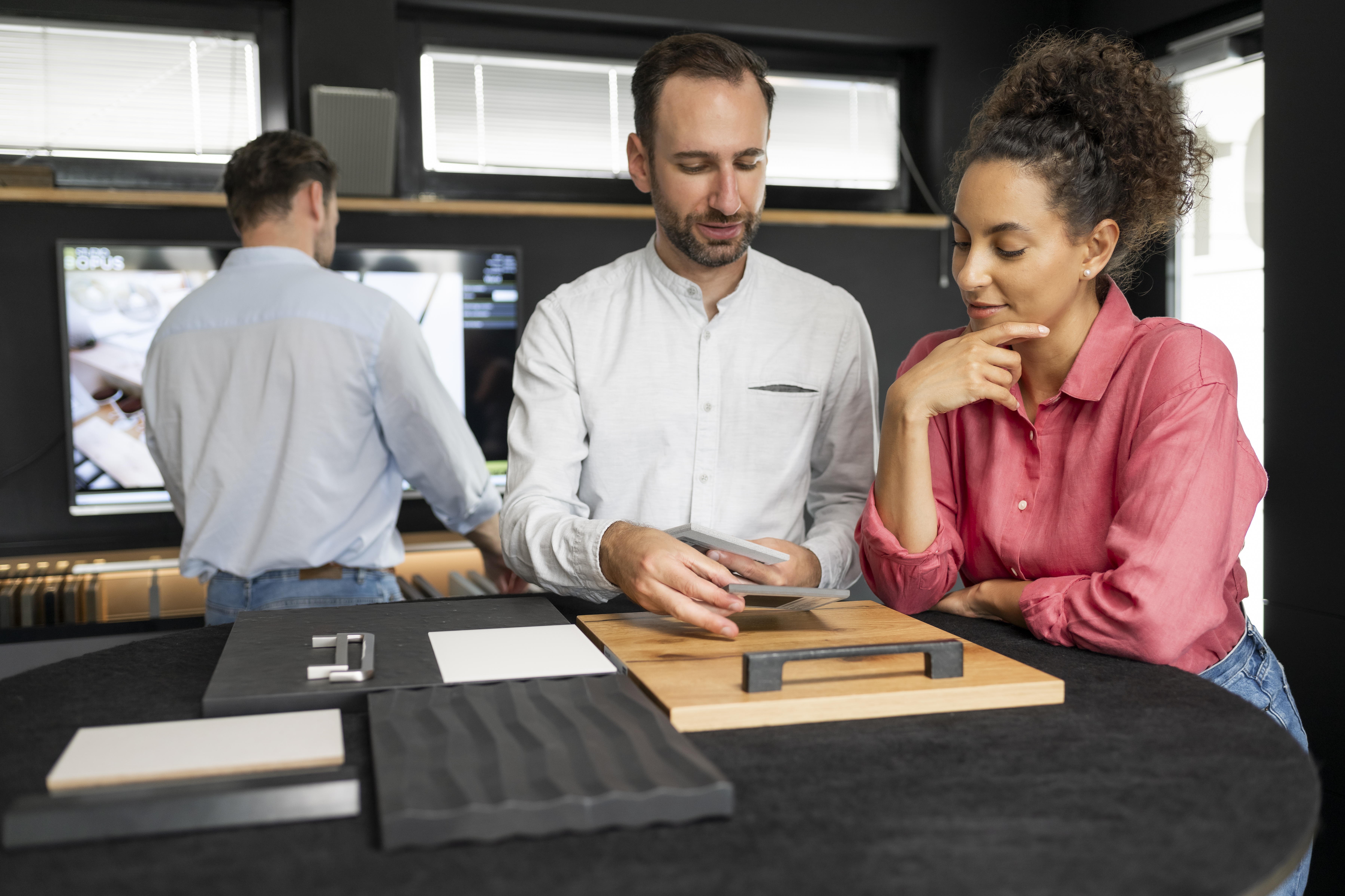Beratungsgespräch Küchenkauf Menschen