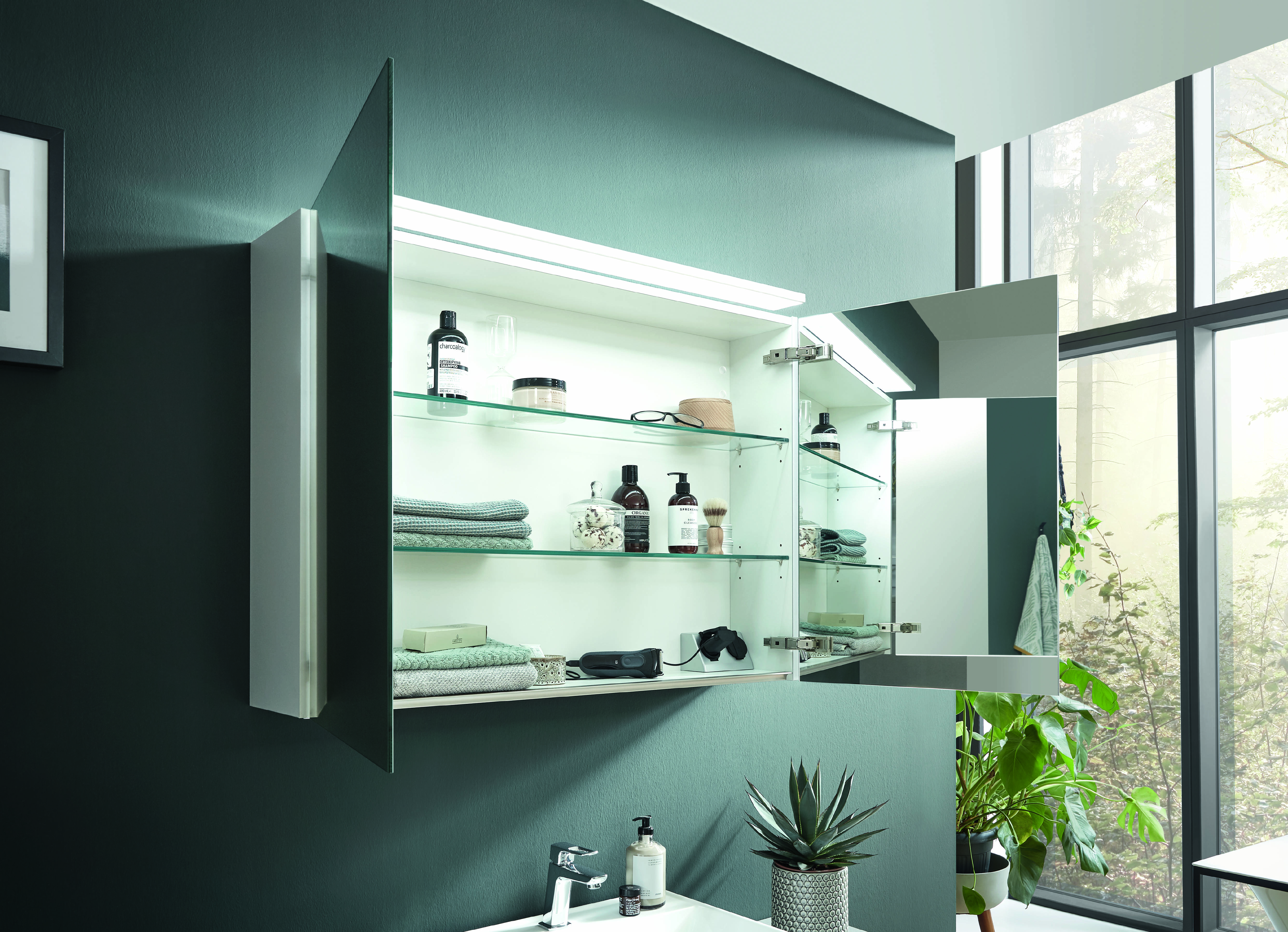 Spiegelschrank im Bad