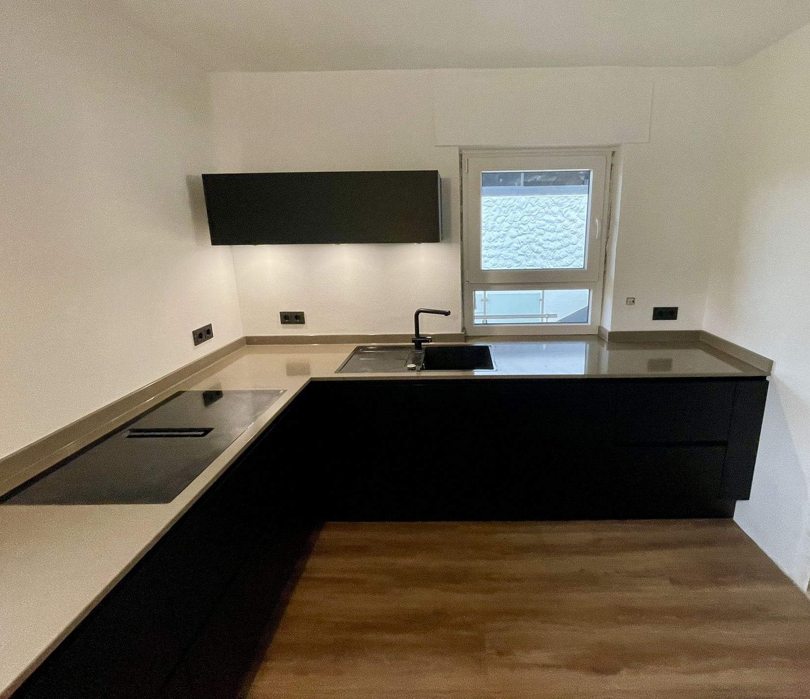 Referenzküche in schwarz