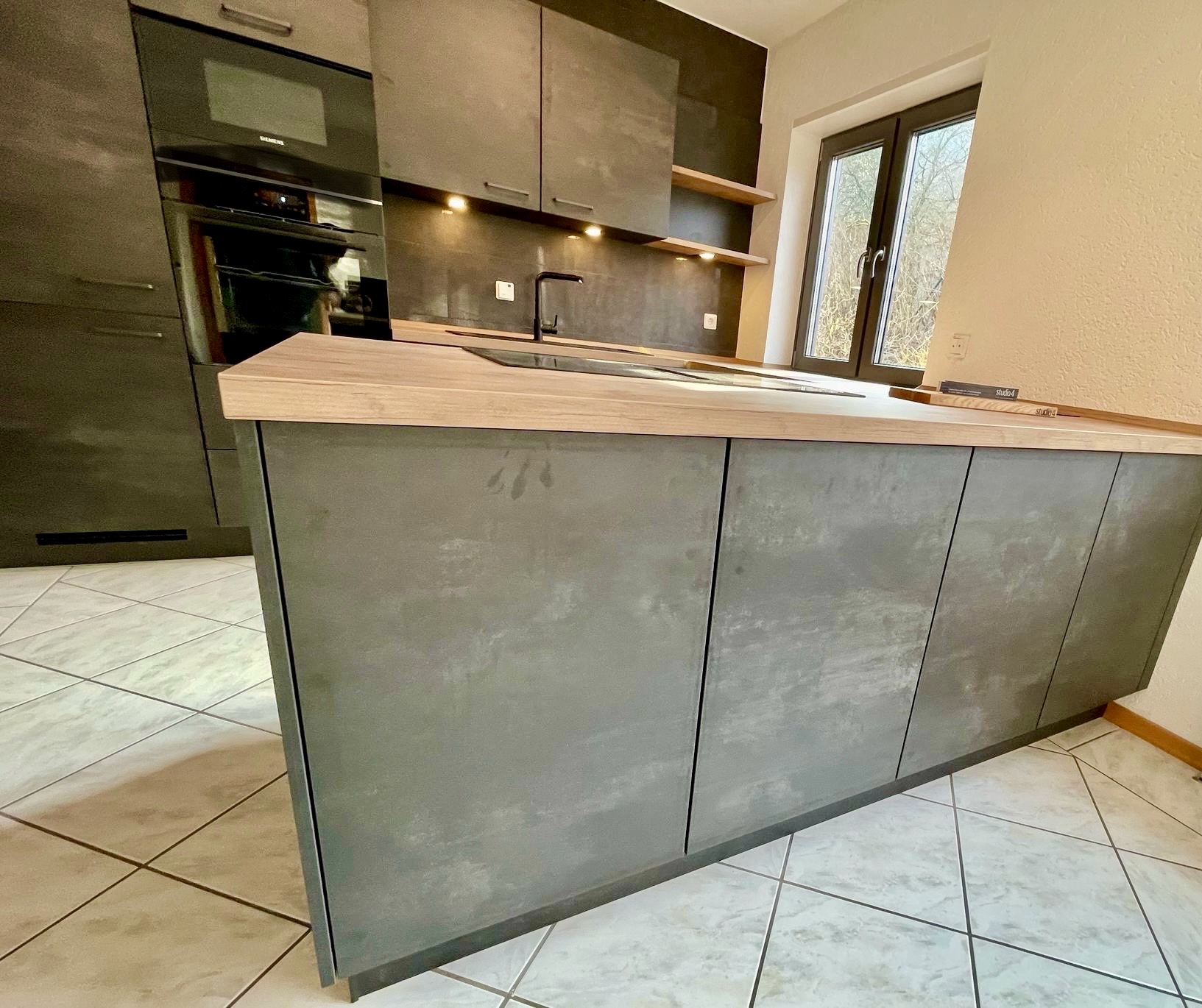 Referenzküche in Betonoptik. 