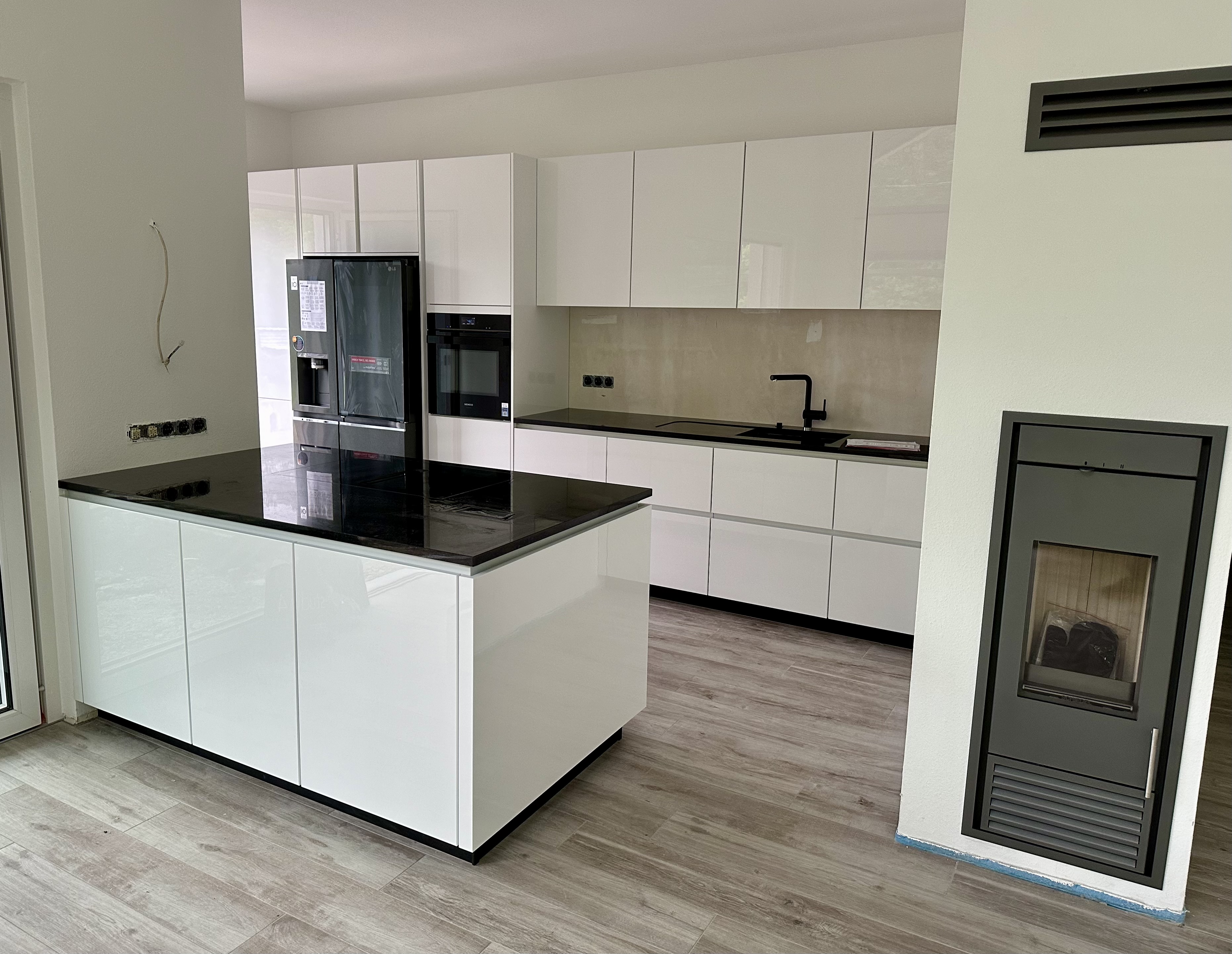 Referenzküche Hochglanz weiß