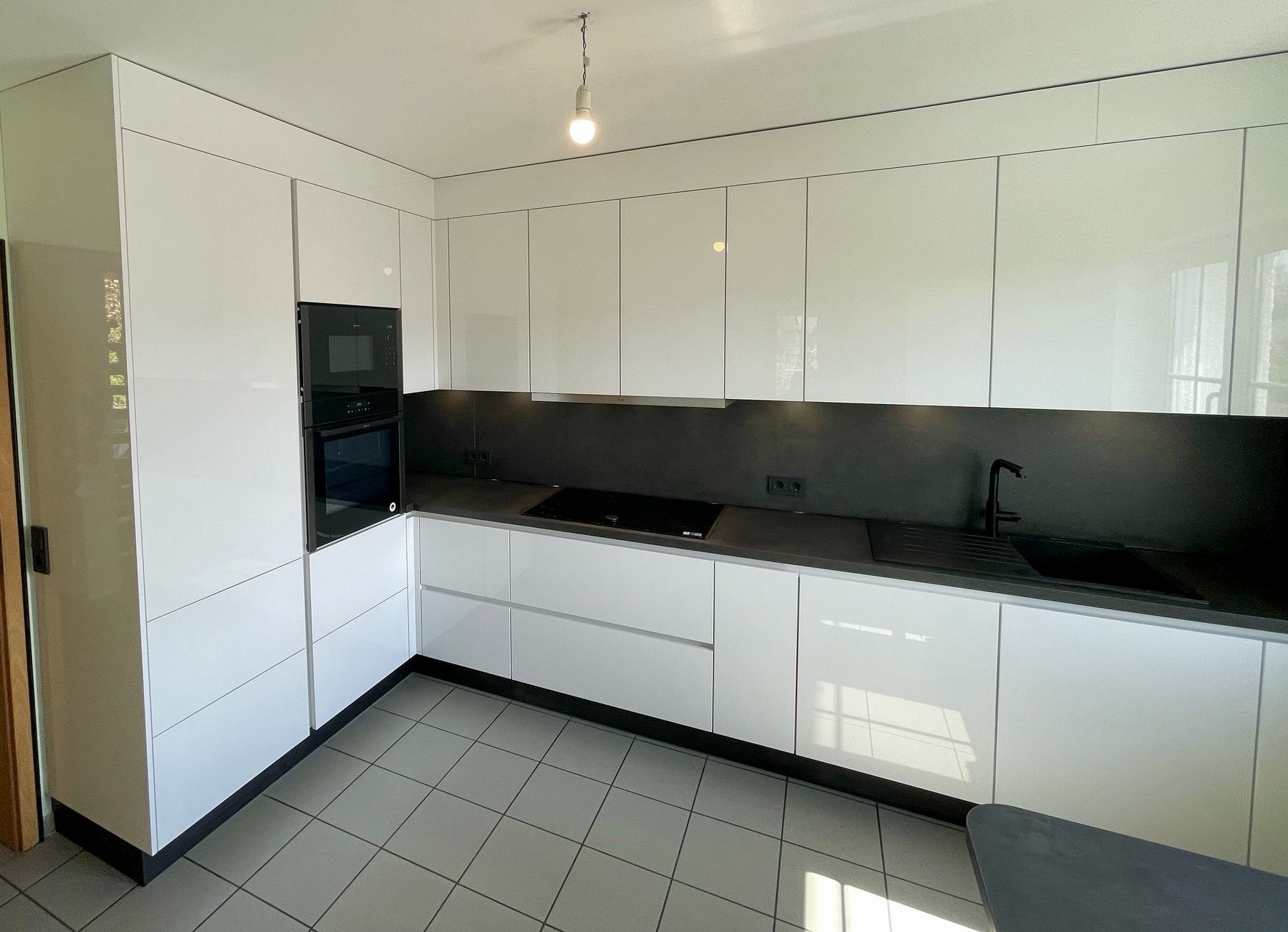 Referenzküche Hochglanz weiß