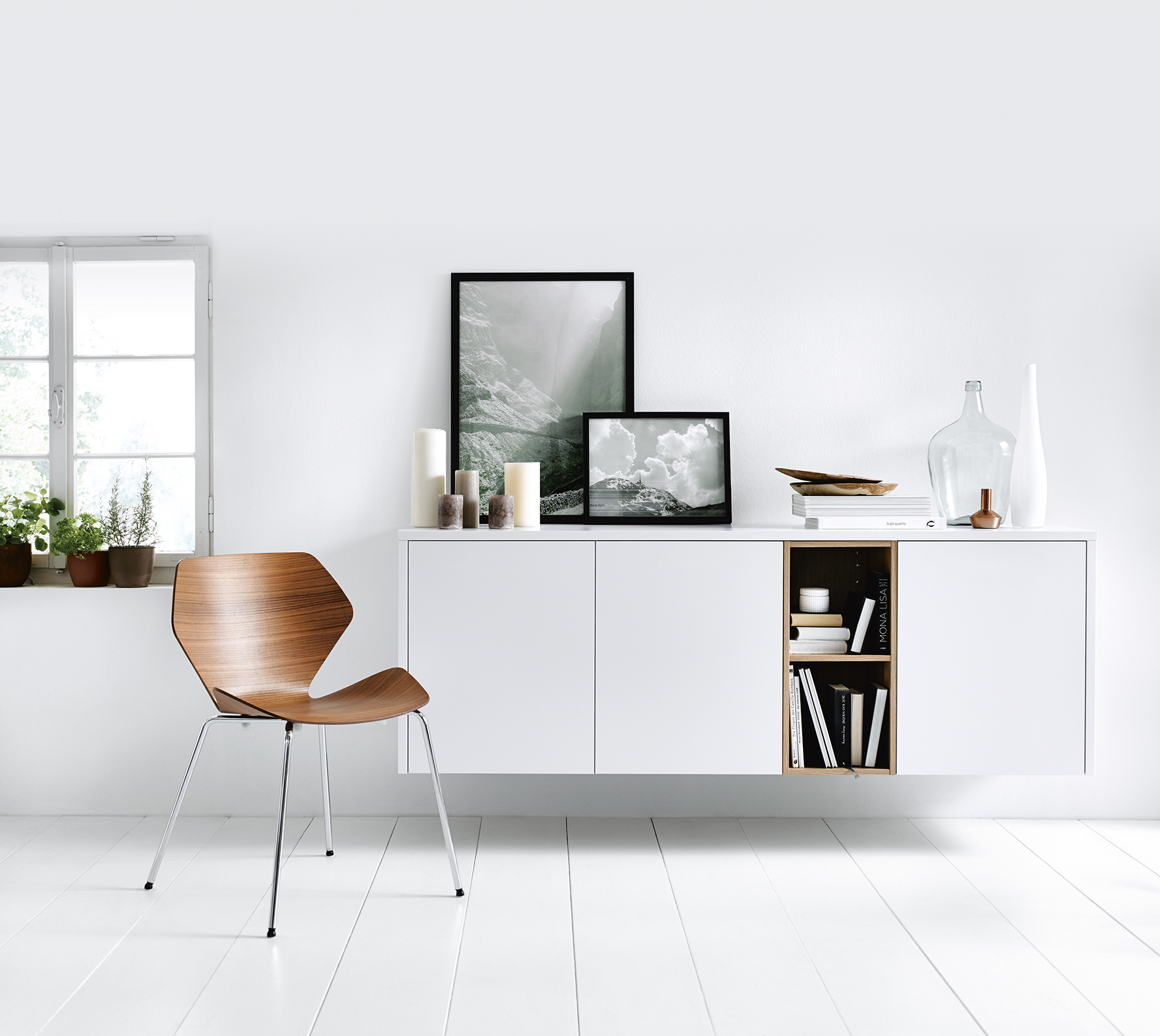 hängendes Sideboard mit Stuhl von next125