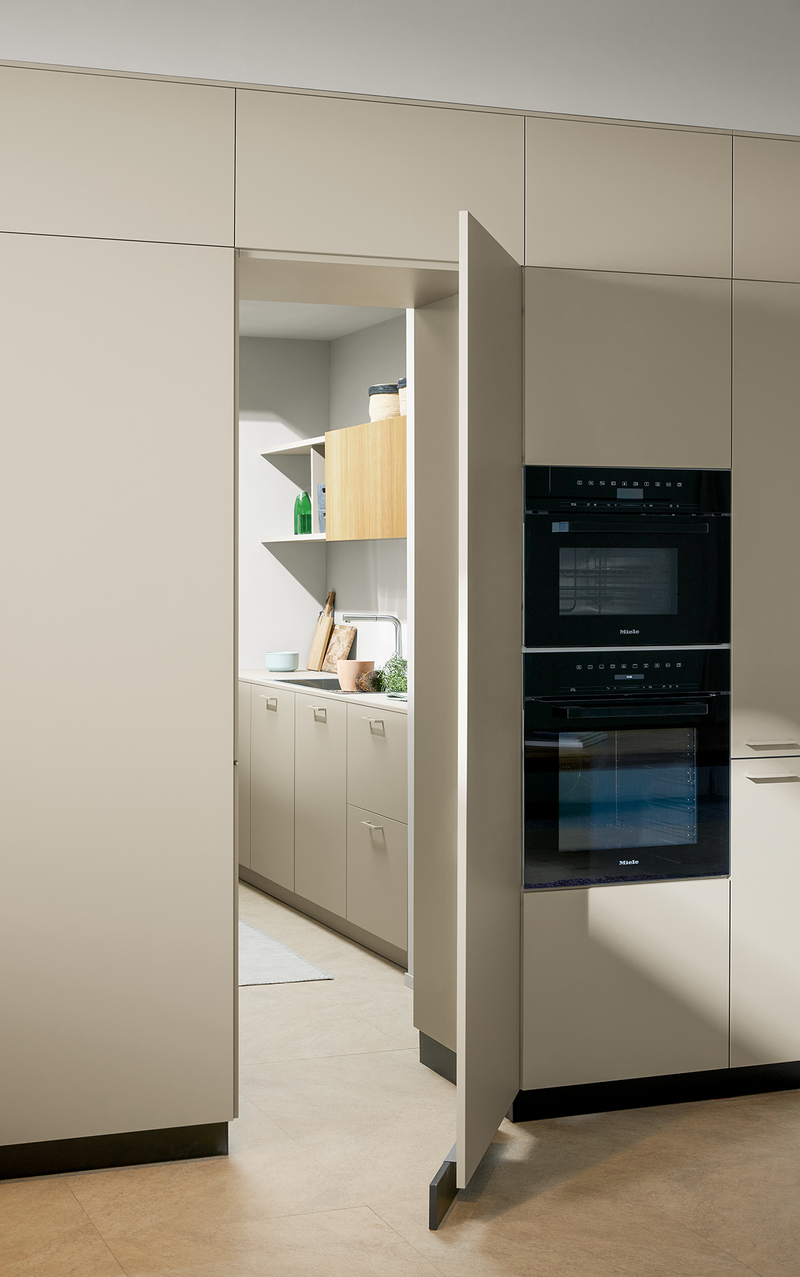 next125, grifflos, Küche, Kücheninsel, Ceramic, Durchgangstüre