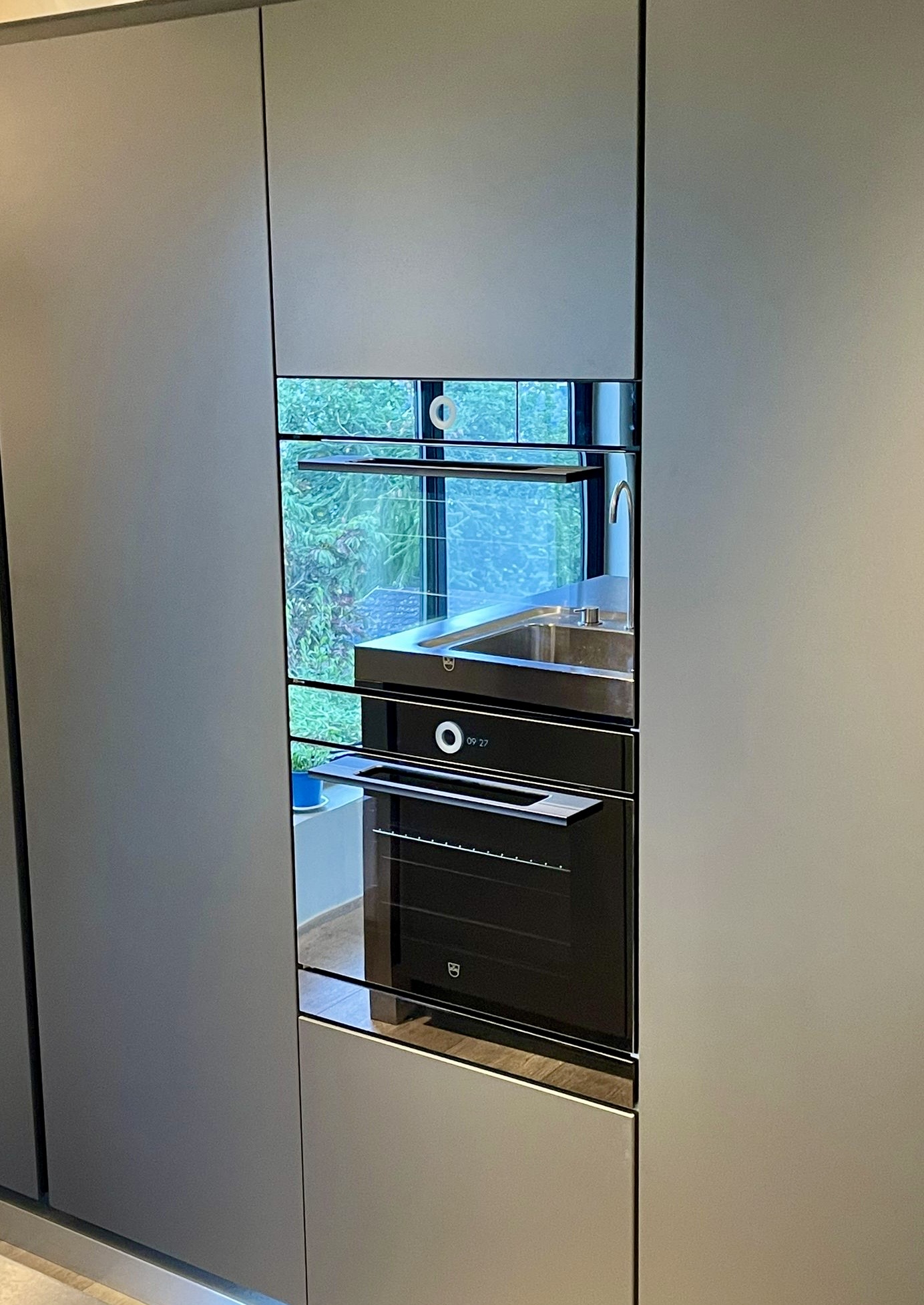 V-ZUG, grifflos, Spiegel, studio 4