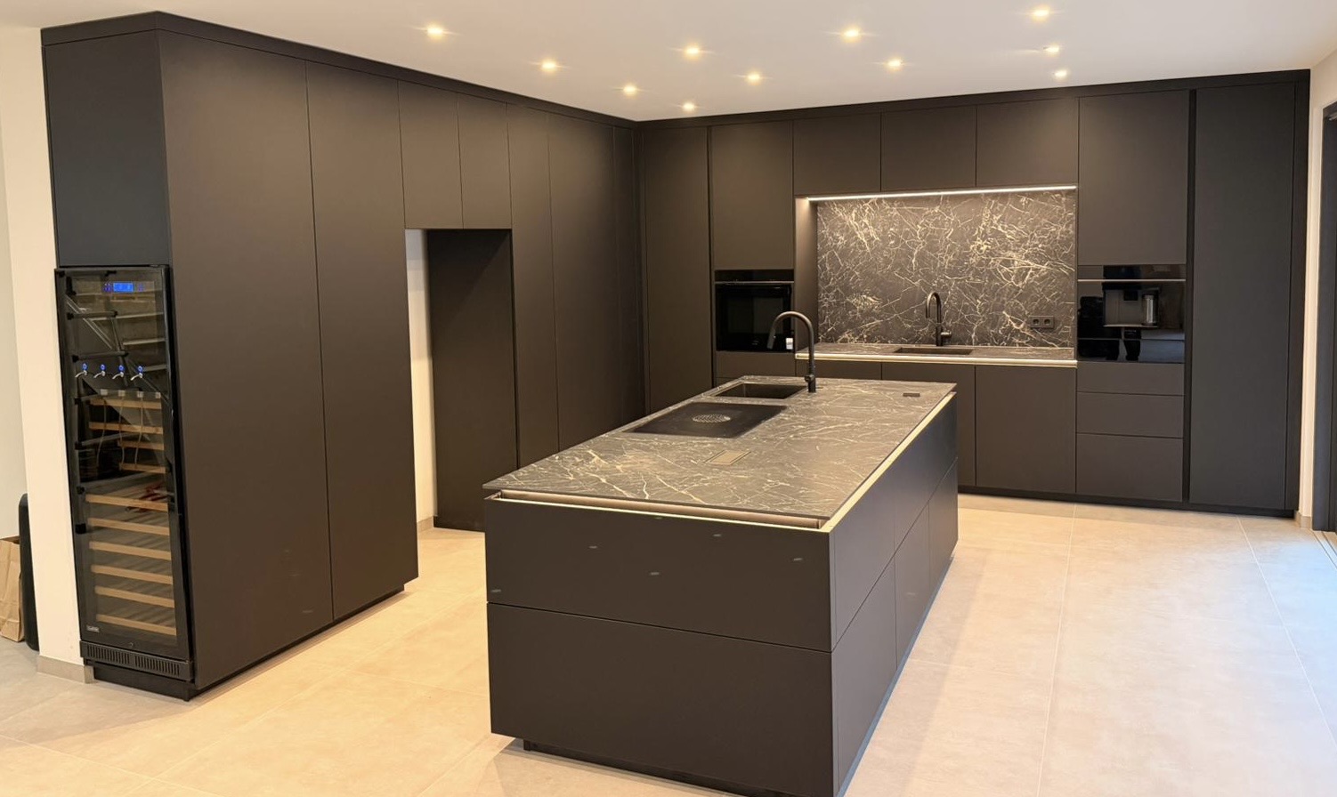 Rotpunkt, grifflos, Küche, Kücheninsel, Ceramic, Glas, Spiegel