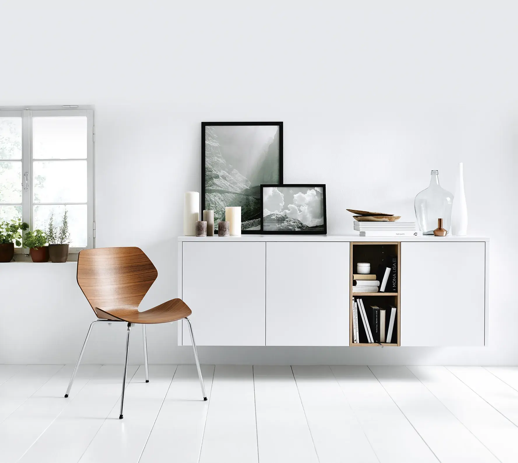 hängendes Sideboard mit Stuhl von next125