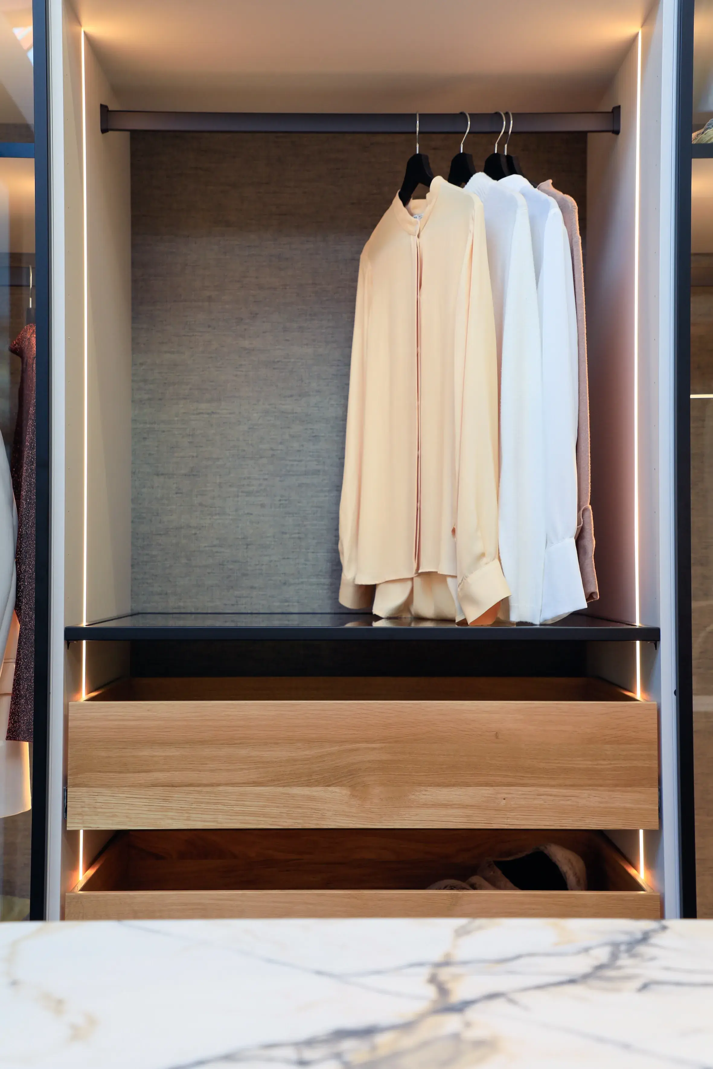 Rotpunkt, Ankleide, Holz, Garderobe